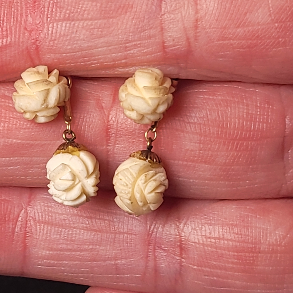 Vintage Carved Cream Floral Earrings - Picture 2 of 3